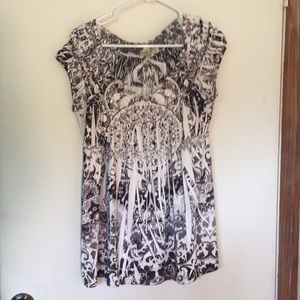 Short sleeve top that fits like a 1x